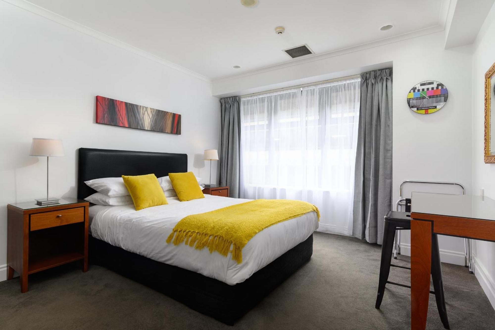 A City Stay Holiday On Queen Street Окленд Экстерьер фото
